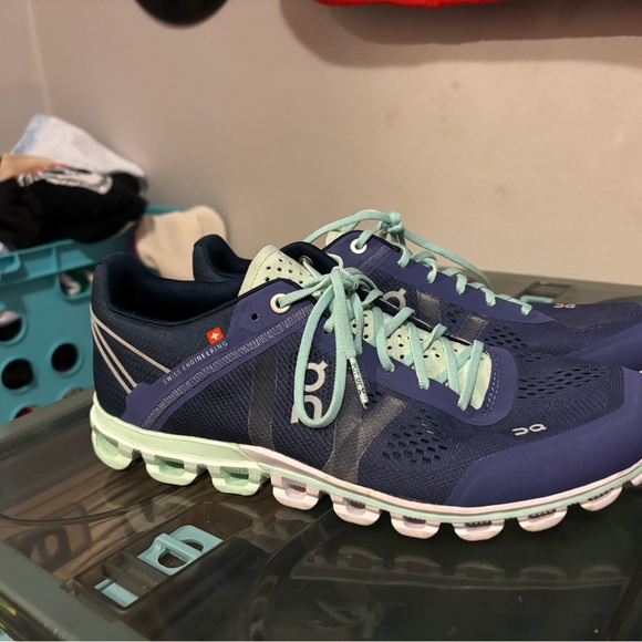 women’s size US 7.5 on clouds - Picture 2 of 6